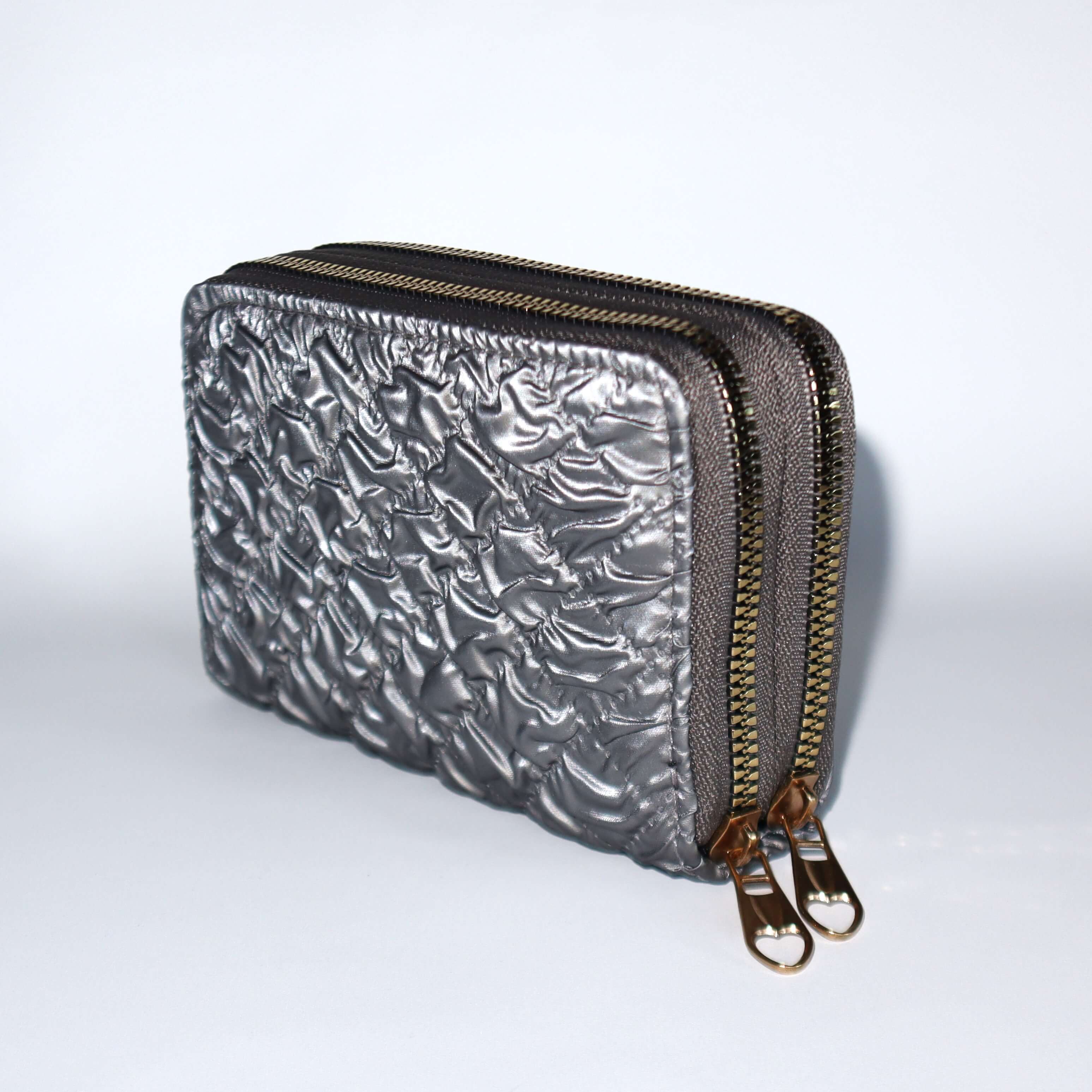Billetera "Lavender Dream" con Doble Compartimento: Elegancia en cada relieve.