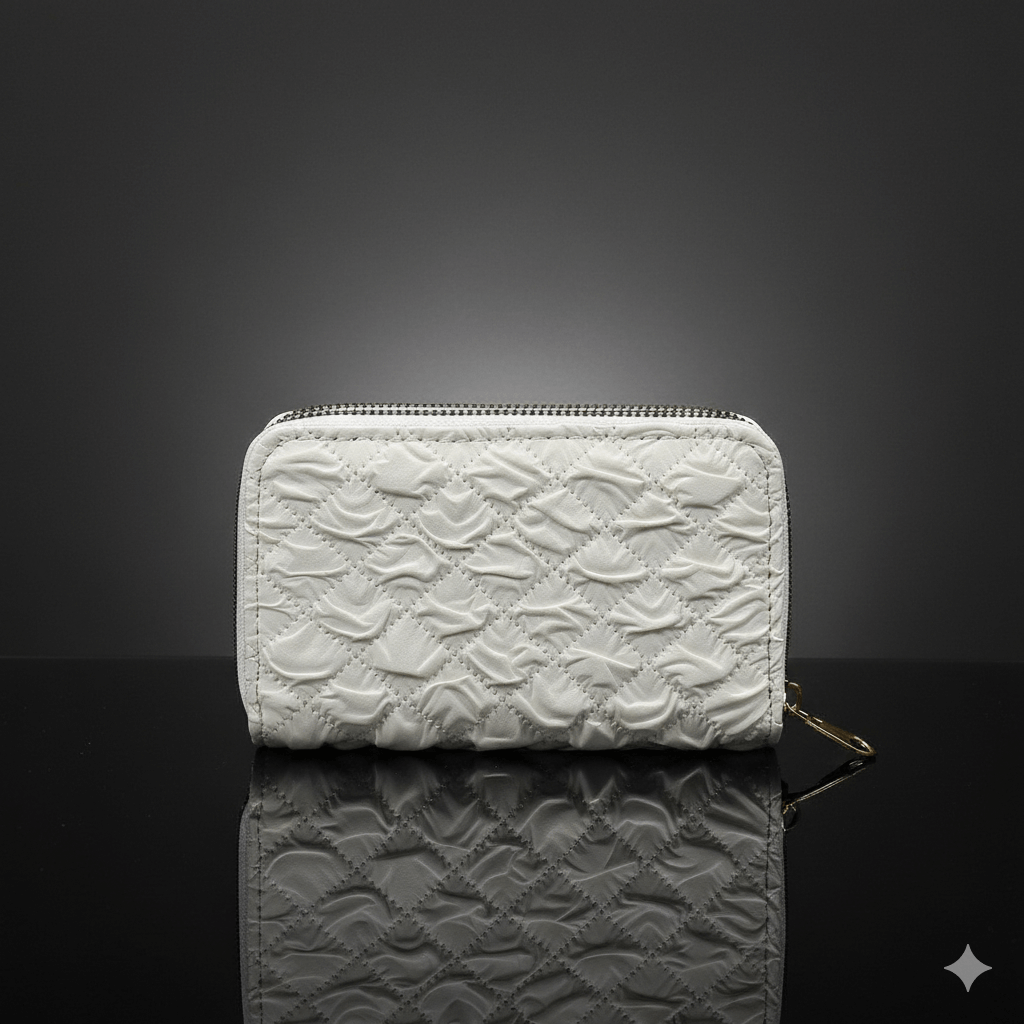 Billetera "Lavender Dream" con Doble Compartimento: Elegancia en cada relieve.