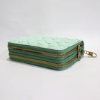 Billetera "Lavender Dream" con Doble Compartimento: Elegancia en cada relieve.
