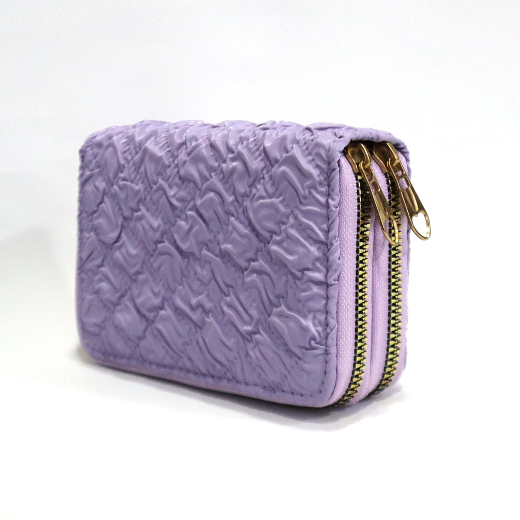 Billetera "Lavender Dream" con Doble Compartimento: Elegancia en cada relieve.