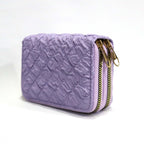 Billetera "Lavender Dream" con Doble Compartimento: Elegancia en cada relieve.