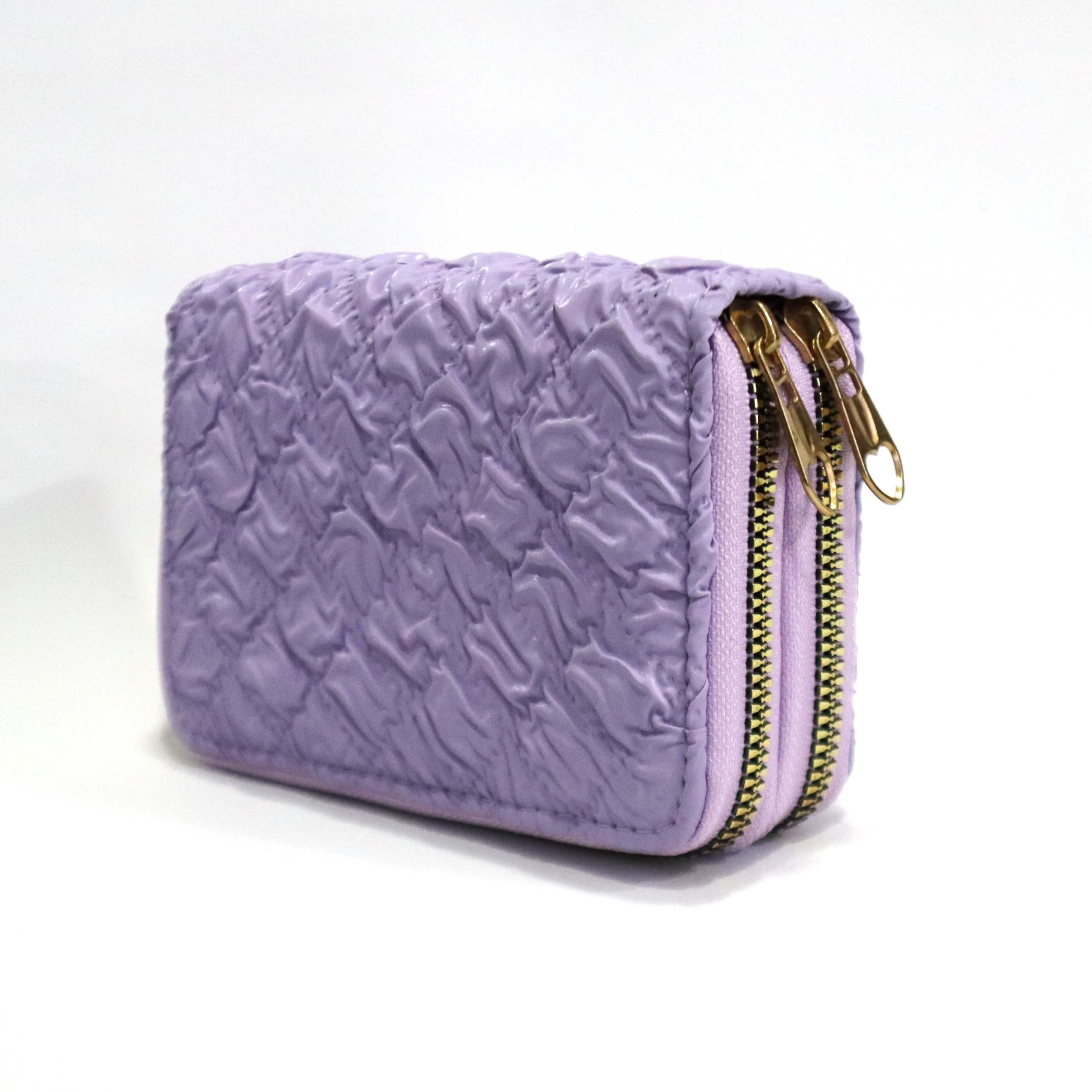 Billetera "Lavender Dream" con Doble Compartimento: Elegancia en cada relieve.