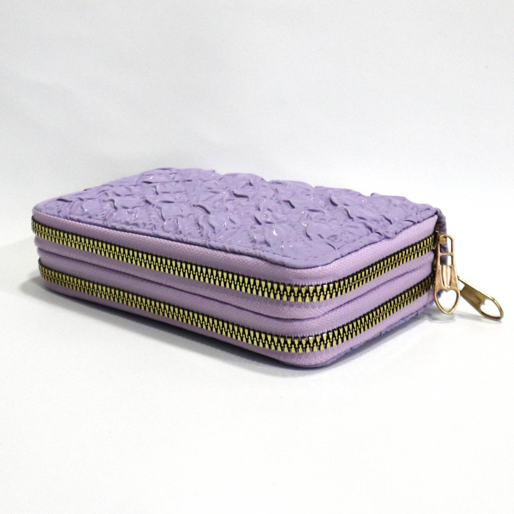 Billetera "Lavender Dream" con Doble Compartimento: Elegancia en cada relieve.
