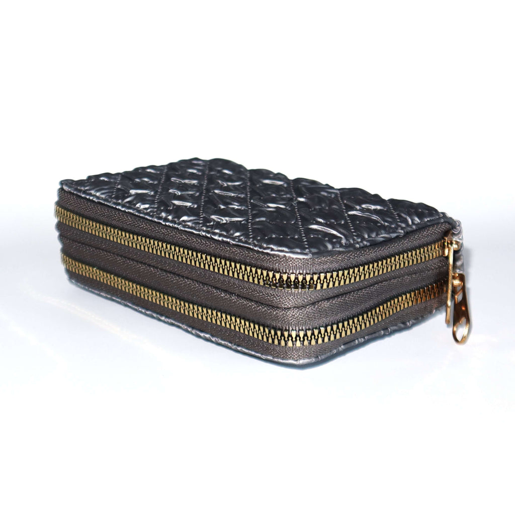 Billetera "Lavender Dream" con Doble Compartimento: Elegancia en cada relieve.