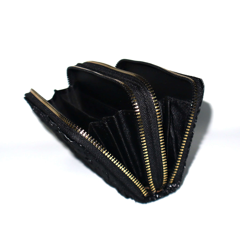 Billetera "Lavender Dream" con Doble Compartimento: Elegancia en cada relieve.