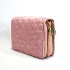 Billetera "Lavender Dream" con Doble Compartimento: Elegancia en cada relieve.