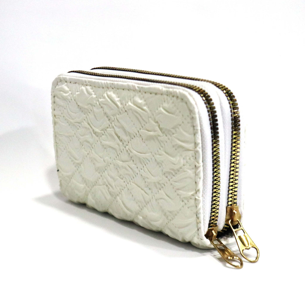Billetera "Lavender Dream" con Doble Compartimento: Elegancia en cada relieve.